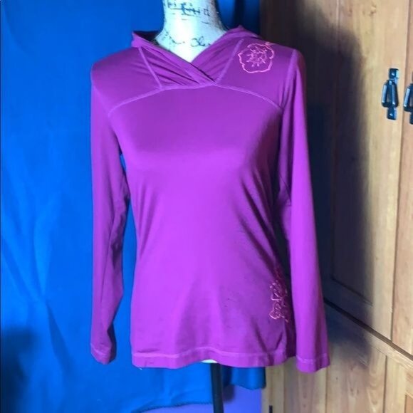 L.L. Bean Woman’s Athletics Shirt XS Emboirderd hoodie Pink Polyester Spandex - Picture 5 of 12